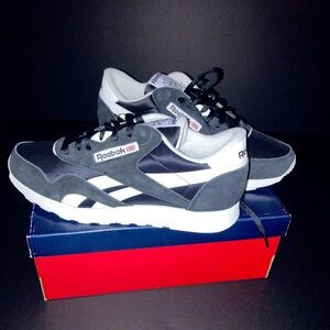 Reebok Classic Nylon Shoes 
SIZE- 10.5 
COLOR- Black & White